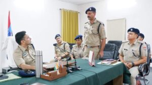 "वरिष्ठ पुलिस अधीक्षक प्रहलाद नारायण मीणा ने हल्द्वानी पुलिस हेडक्वार्टर्स में सलामी ली, नैनीताल जनपद का संभाला कार्यभार "