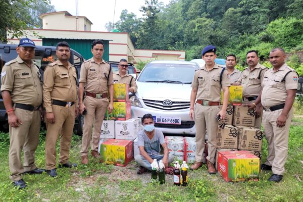 "चैकिंग के दौरान काठगोदाम में अवैध शराब का जखीरा बरामद, 01 आरोपी गिरफ्तार"