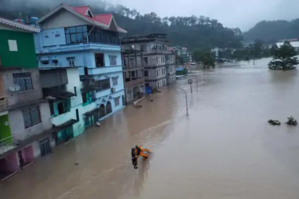 सिक्किम में बादल फटा, 15-20 फुट तक बढ़ा तीस्ता नदी का जलस्तर, सेना के 23 जवान लापता।