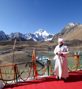 "प्रधानमंत्री नरेंद्र मोदी की आदि कैलाश यात्रा: आध्यात्मिक और राष्ट्रीय महत्व की उड़ान" सीएम धामी ने किया स्वागत।