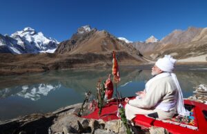 "प्रधानमंत्री नरेंद्र मोदी की आदि कैलाश यात्रा: आध्यात्मिक और राष्ट्रीय महत्व की उड़ान" सीएम धामी ने किया स्वागत।