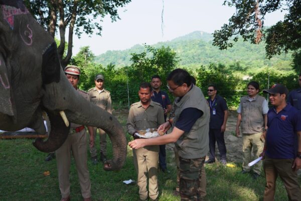 "सीएम धामी ने की कॉर्बेट टाइगर रिजर्व में सफारी" फॉरेस्ट सुरक्षा कर्मियों की हौसला अफजाई।