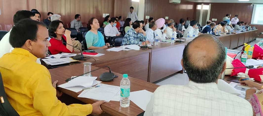 शिक्षा सत्र को नियमित करने के लिए अभी से तैयारी में जुटे अधिकारीः डा. धन सिंह रावत