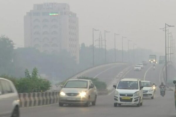 दिल्ली AQI लाइव अपडेट: वायु गुणवत्ता में थोड़ा सुधार होने पर दिल्ली के स्कूल सोमवार से फिर से खुलेंगे।