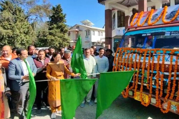 अंतिम व्यक्ति तक पहुंचे केंद्र सरकार की योजनाओं का लाभ,मंत्री रेखा आर्या ने वाहनों को किया रवाना।।