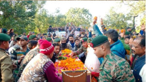 हजारों नम आंखों ने शहीद संजय बिष्ट को दी अंतिम विदाई, सैन्य सम्मान के साथ हुई अंत्येष्टि।