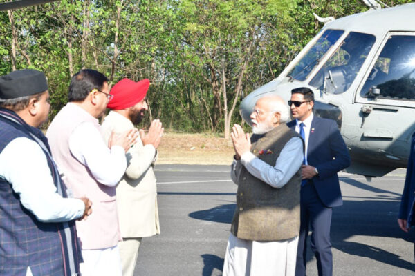 पीएम ने किया उत्तराखंड ग्लोबल इंवेस्टर्स समिट का उदघाटन, जगह-जगह पुष्पवर्षा से हुआ मोदी का स्वागत।