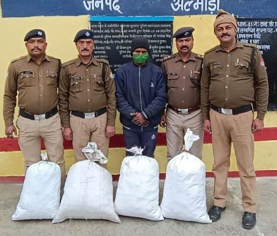 सल्ट पुलिस ने फिर पकड़ा 40 किग्रा से अधिक गांजा, एक आरोपी गिरफ्तार जबकि दूसरा फरार।