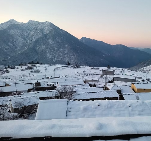 बर्फ से लकदक हुई उत्तराखंड की ऊंची चोटियां