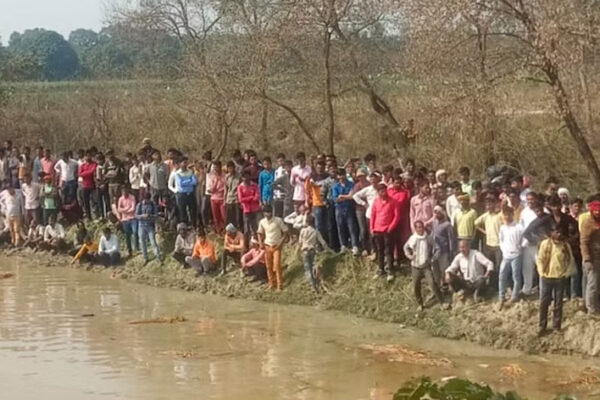 यहां बेकाबू ट्रैक्टर ट्राली तालाब में गिरी, 15 लोगों की मौत