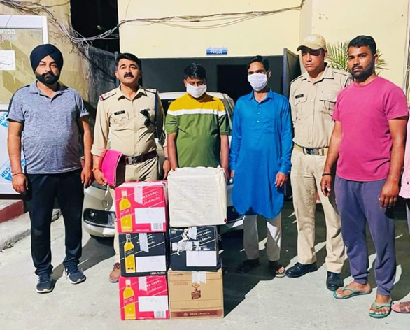 नेपाल कसीनों में बेचने के लिए ले जाई जा रही थी शराब, पुलिस ने तीन लोगों को पकड़ा