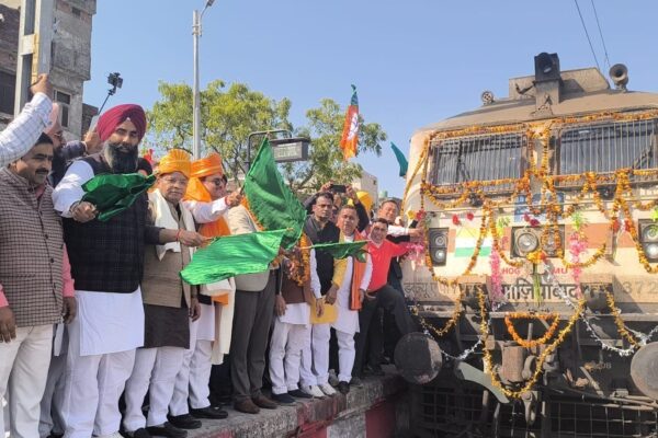 लालकुआं-अमृतसर के लिए रेल संचालन शुरू, अजय भट्ट ने दिखाई हरी झंडी