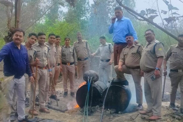 तुमड़िया डैम में बन रही थी कच्ची शराब, आबकारी ने पहुंचकर भट्टी तोड़ी