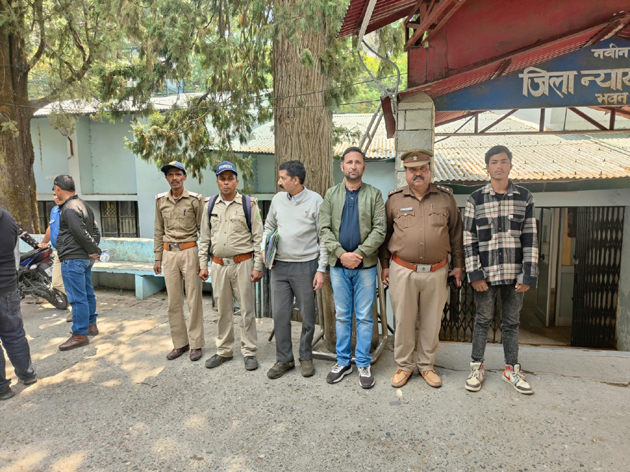 कमिश्नर के दौरे के बाद जागा वन विभाग, निर्माणाधीन कैंप ट्विलाईट रिजॉर्ट में की गयी कार्रवाई