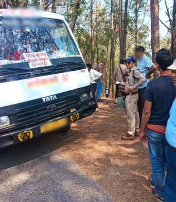 30 सवारियों की क्षमता वाली बस में मिले 46 यात्री केएमओयू की बस सीज