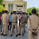 पीएचडी प्रवेश परीक्षा में धांधली का आरोप, छत पर चढ़ गए छात्र