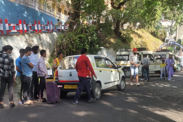 अवैध रूप से चल रहा है जू शटल सेवा का संचालन, 40 लाख में हुआ था बीते वर्ष टेंडर