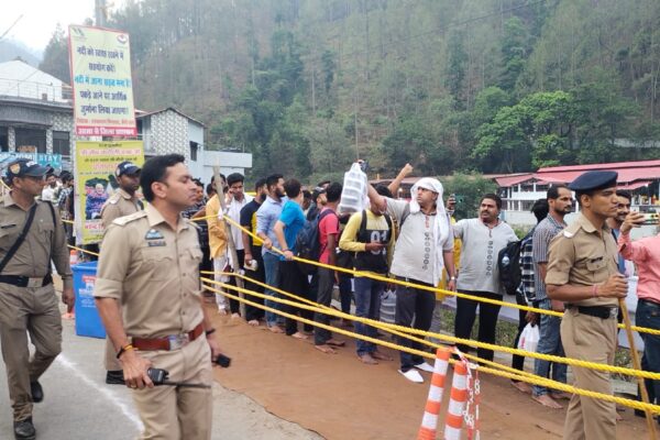 कैंचीधाम में उमड़ा आस्था का सैलाब, एसएसपी ने खुद संभाला हुआ है मोर्चा