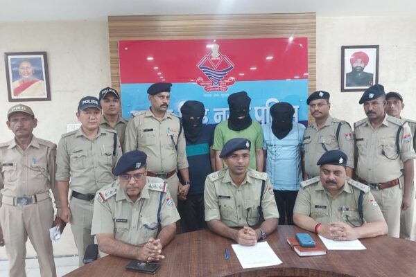 मोबाइल टावरों से उड़ते थे बैटरी, पुलिस के हत्थे चढ़े तीन चोर