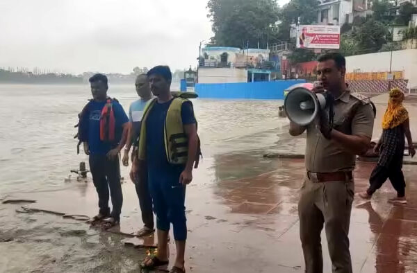 यमुनोत्री-जानकीचट्टी में नदी उफान पर, खाली कराया आसपास का क्षेत्र