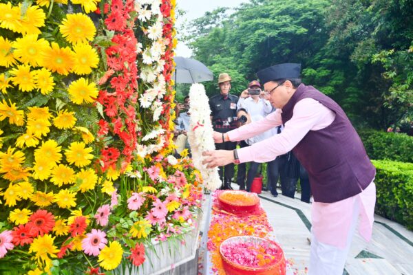 राज्य में शहीद सैनिकों को मिलने वाली अनुग्रह अनुदान राशि 10 लाख रूपये से बढ़ाकर 50 लाख रूपये की जायेगीः सीएम धामी