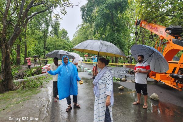 कालाढूंगी चकलुवा के पास पुलिया क्षतिग्रस्त, बड़े वाहनों के चलने पर प्रतिबंध