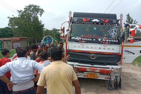 ग्रामीणों का शोषण कर रही माईनिंग कंपनी, बिना बिल पास कराए जा रहे खनन वाहन