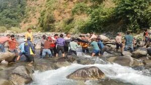 Uttarakhand के Almora में दर्दनाक सड़क हादसा: बस खाई में गिरी, 36 लोगों की मौत, 26 घायल मुख्यमंत्री धामी ने जांच के आदेश दिए, प्रधानमंत्री ने जताया शोक