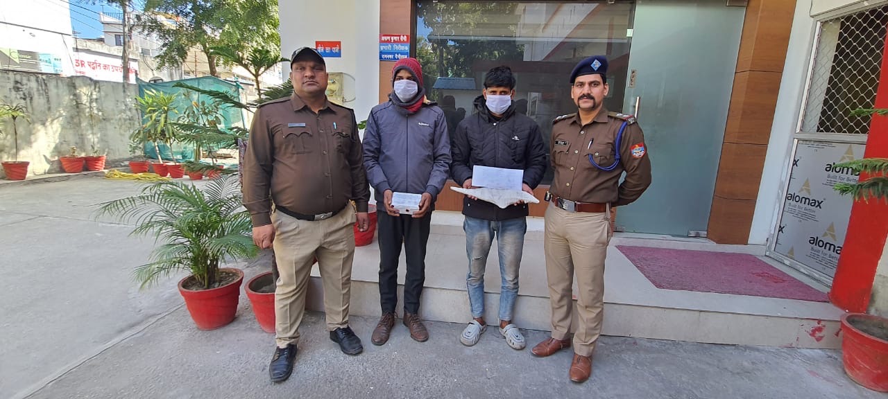 Ramnagar: रामनगर पुलिस ने चोरी की घटना का किया खुलासा, 2 आरोपी गिरफ्तार, जेवरात और नगदी बरामद