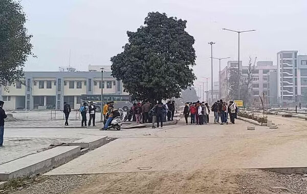 Haridwar News: राजकीय मेडिकल कॉलेज को पीपीपी मोड पर दिए जाने का विरोध जारी, पुलिस ने छात्रों को कॉलेज में रोका Haridwar News