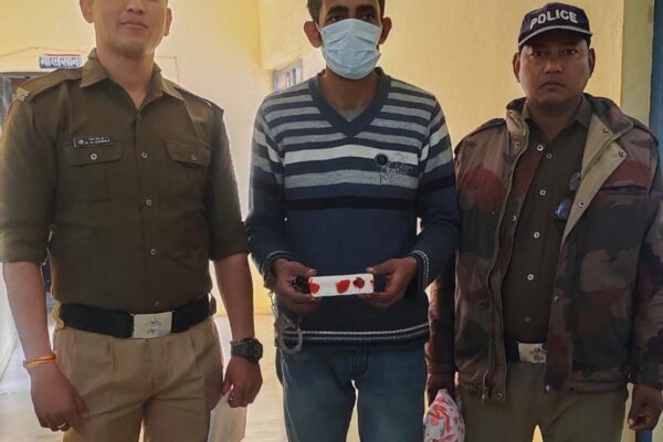 Nainital: नैनीताल पुलिस का नशे के खिलाफ बड़ा अभियान,स्मैक तस्कर और अवैध शराब विक्रेता गिरफ्तार