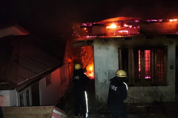 Nainital: बंद मकान में अराजक तत्वों ने लगाई आग, दमकल ने दो घंटे की मशक्कत के बाद पाया काबू