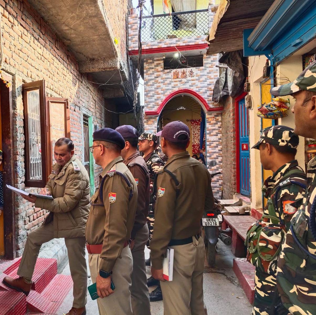 Haldwani: हल्द्वानी पुलिस का “ऑपरेशन सेनेटाइज,” सत्यापन न कराने पर 10 भवन स्वामी दंडित