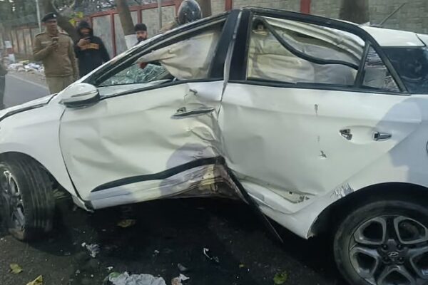 Dehradun: ओएनजीसी चौक के पास फिर तेज रफ्तार कार हादसा, पांच घायल