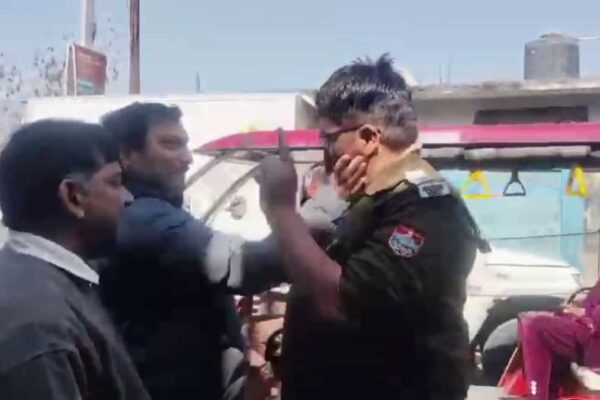 Rudrapur: भाजपा नेता ने हेड कांस्टेबल को जड़े थप्पड़, वीडियो वायरल होने पर कार्रवाई