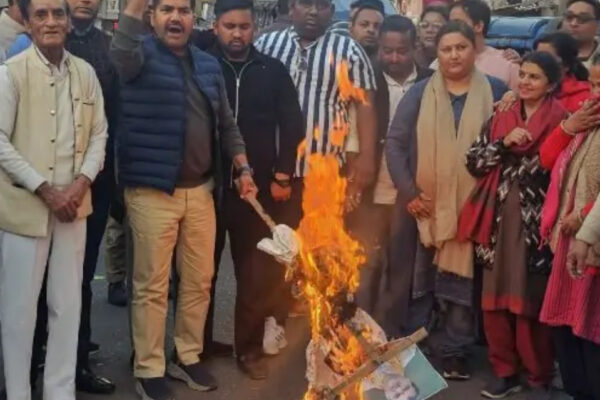 Dehradun: ‘उत्तराखंड में पहाड़ी बचा ही कौन?’—मंत्री के बयान से मचा हंगामा