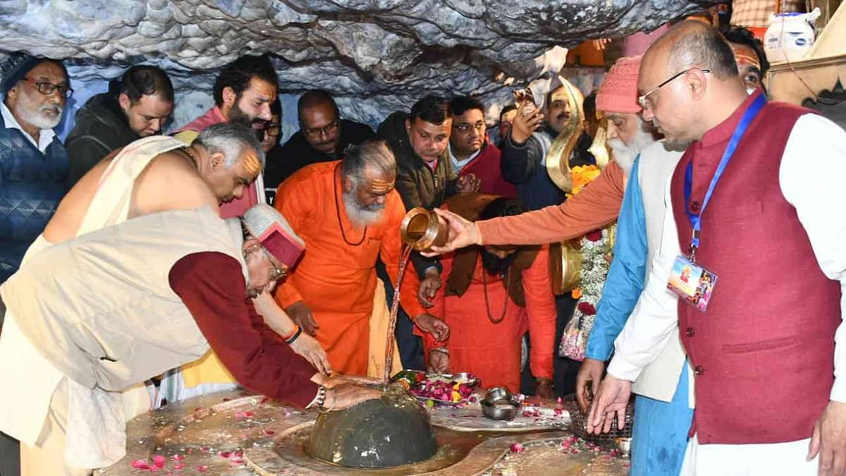 Uttarakhand: महाशिवरात्रि पर शिवालयों में उमड़ी श्रद्धालुओं की भीड़, भोलेनाथ के जयकारों से गूंजे मंदिर