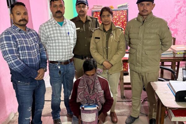 Nainital: लालकुआं और भवाली पुलिस ने तीन नशा तस्करों को किया गिरफ्तार, भारी मात्रा में नशीले इंजेक्शन और स्मैक बरामद