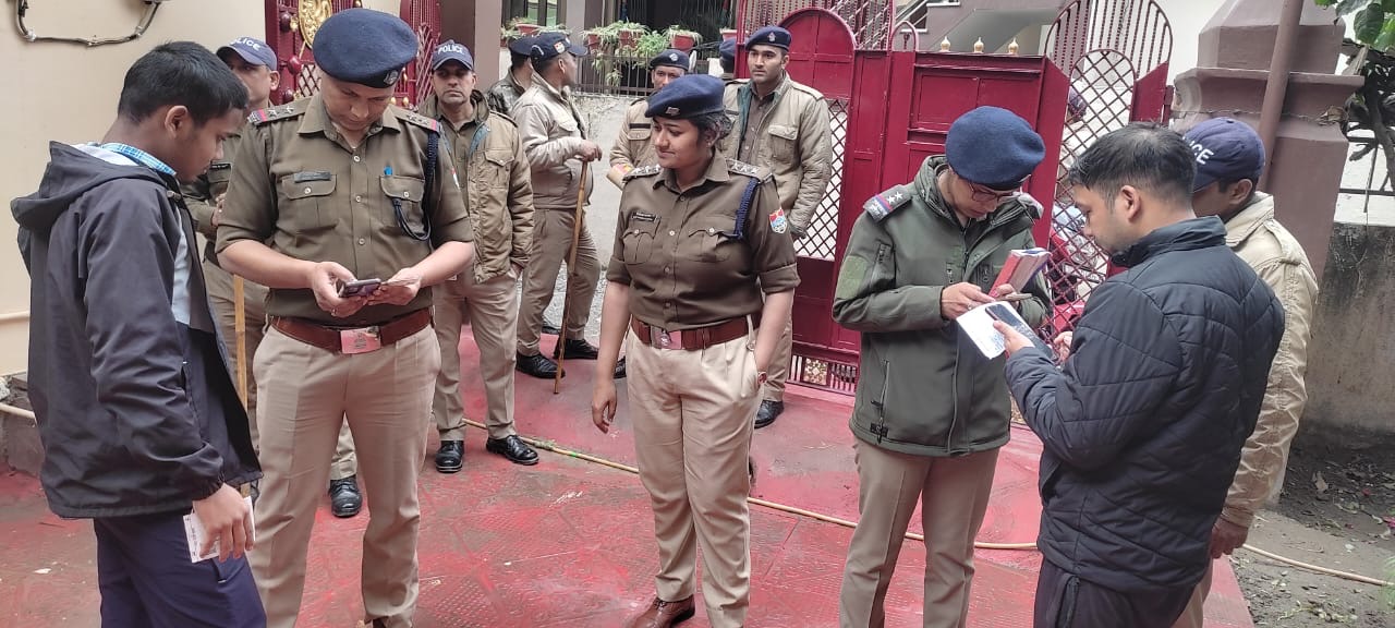 Nainital: नैनीताल पुलिस नें चलाया सत्यापन अभियान, 20 मकान मालिकों पर कार्रवाई, 2 लाख का जुर्माना