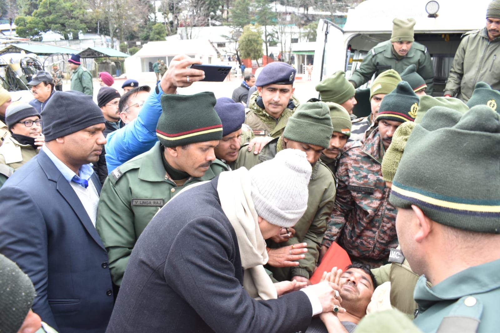 Uttarakhand: हिमस्खलन से प्रभावित माणा क्षेत्र का मुख्यमंत्री धामी ने किया निरीक्षण, राहत कार्यों में तेजी के निर्देश