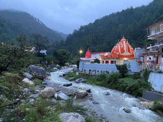 Nainital: कैंची धाम दर्शन के लिए नैनीताल पुलिस की सुगम यातायात व्यवस्था, शटल सेवा का लाभ उठाएं