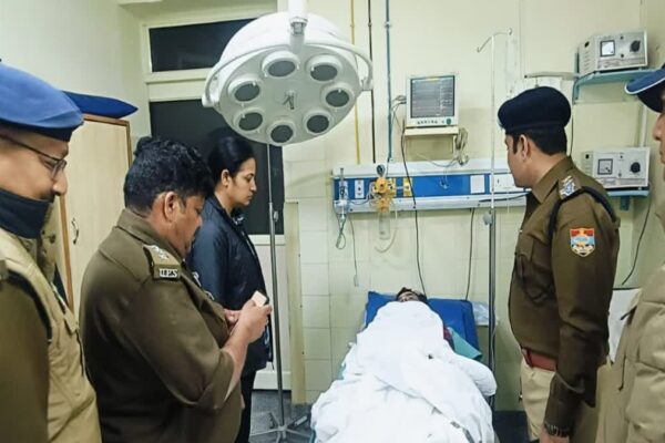 Dehradun: जन सेवा केंद्र लूटकांड: पुलिस मुठभेड़ में दो बदमाश गिरफ्तार, तीसरे की तलाश जारी