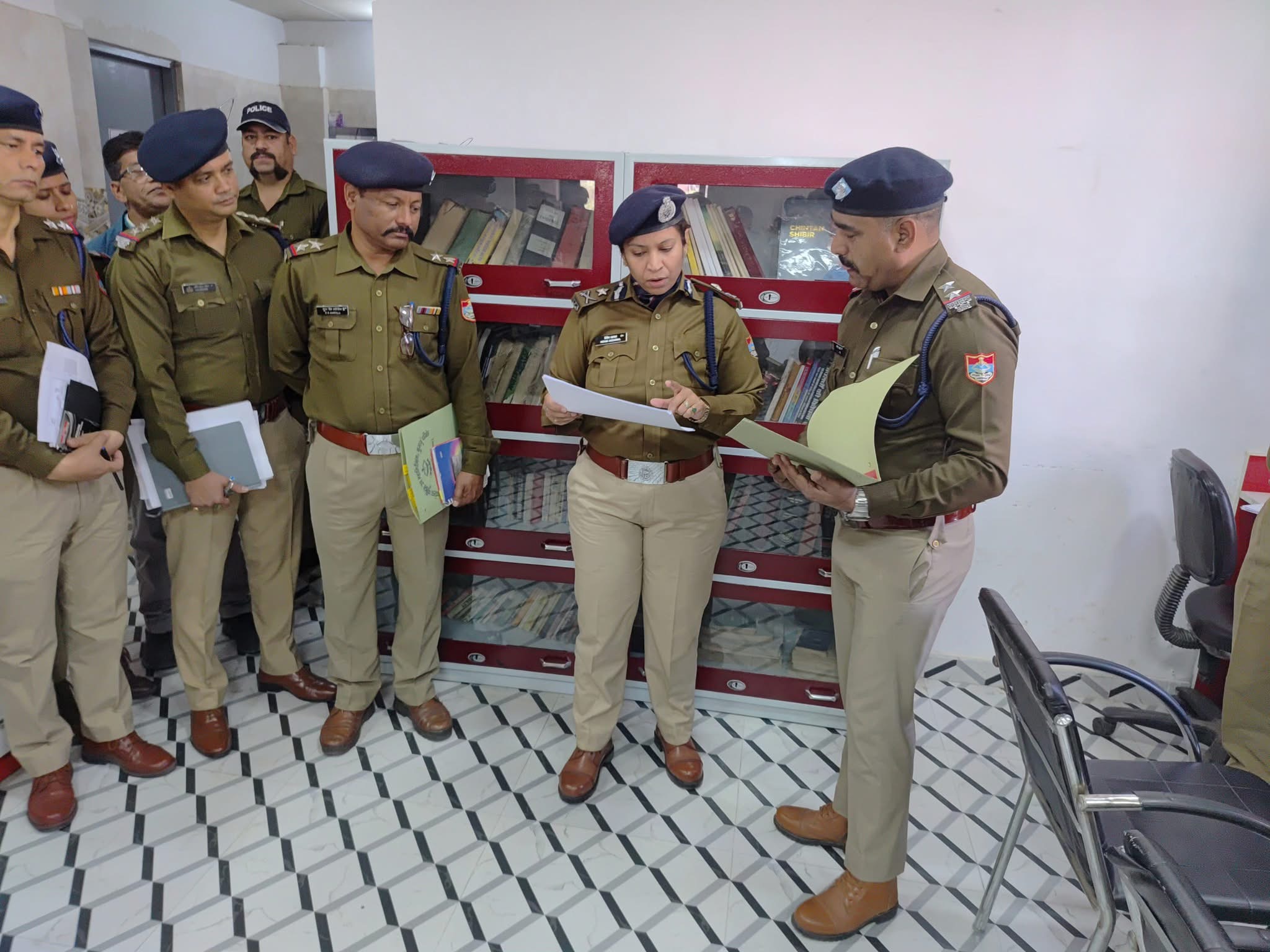 Nainital: आईजी कुमाऊँ रिधिम अग्रवाल ने संभाला कार्यभार, नैनीताल कार्यालय का किया निरीक्षण