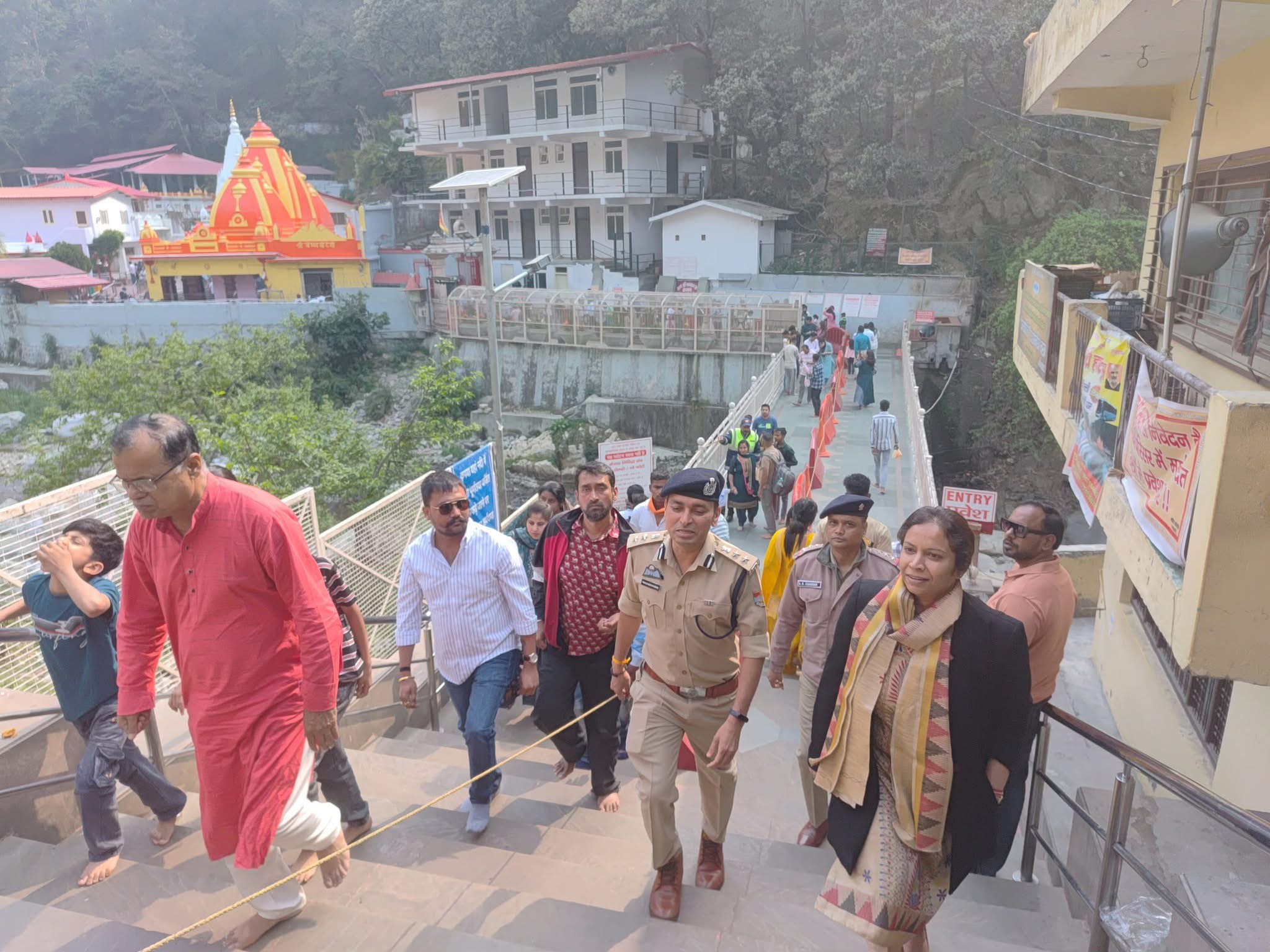 Nainital: कैची धाम में पुलिस महानिरीक्षक ने किया सुरक्षा एवं यातायात व्यवस्था का निरीक्षण