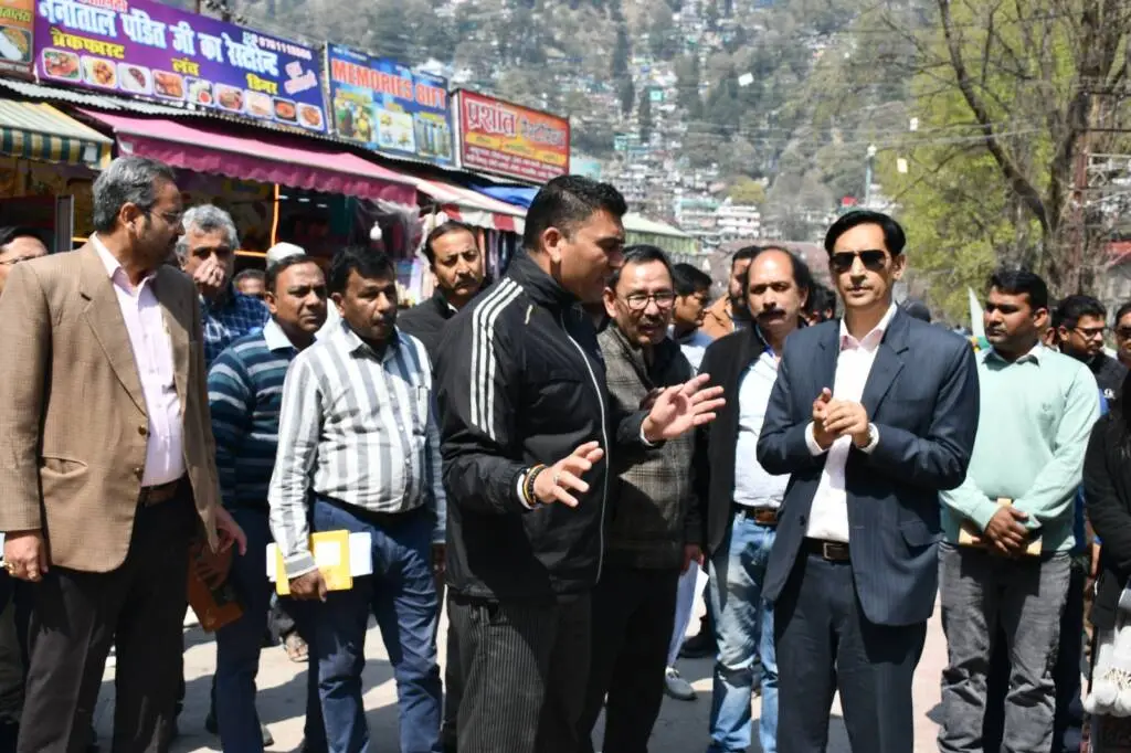 Nainital: कुमाऊं कमिश्नर दीपक रावत ने किया नैनीताल में विकास कार्यों का निरीक्षण