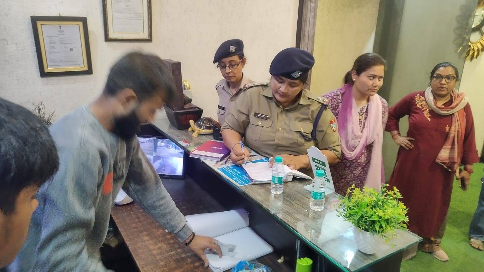 Haldwani: हल्द्वानी में पुलिस की कार्रवाई,अनियमितताओं पर 4 स्पा सेंटरों पर जुर्माना