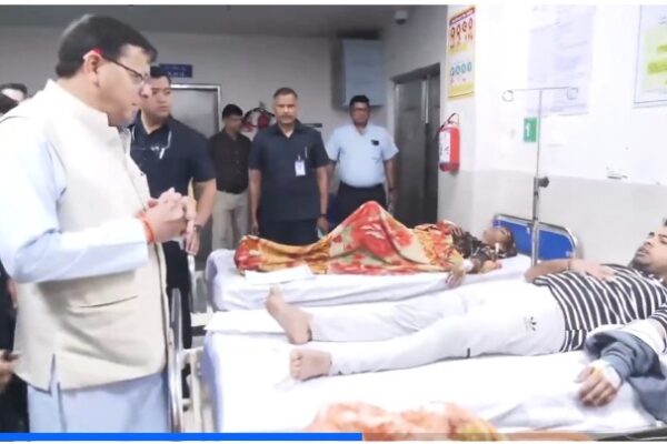 Dehradun: मिलावटी कुट्टू के आटे से फूड प्वाइजनिंग, CM धामी ने अस्पताल पहुंचकर लिया जायजा
