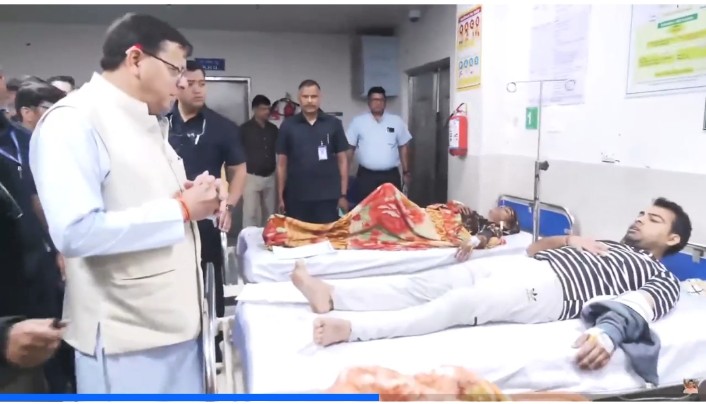 Dehradun: मिलावटी कुट्टू के आटे से फूड प्वाइजनिंग, CM धामी ने अस्पताल पहुंचकर लिया जायजा