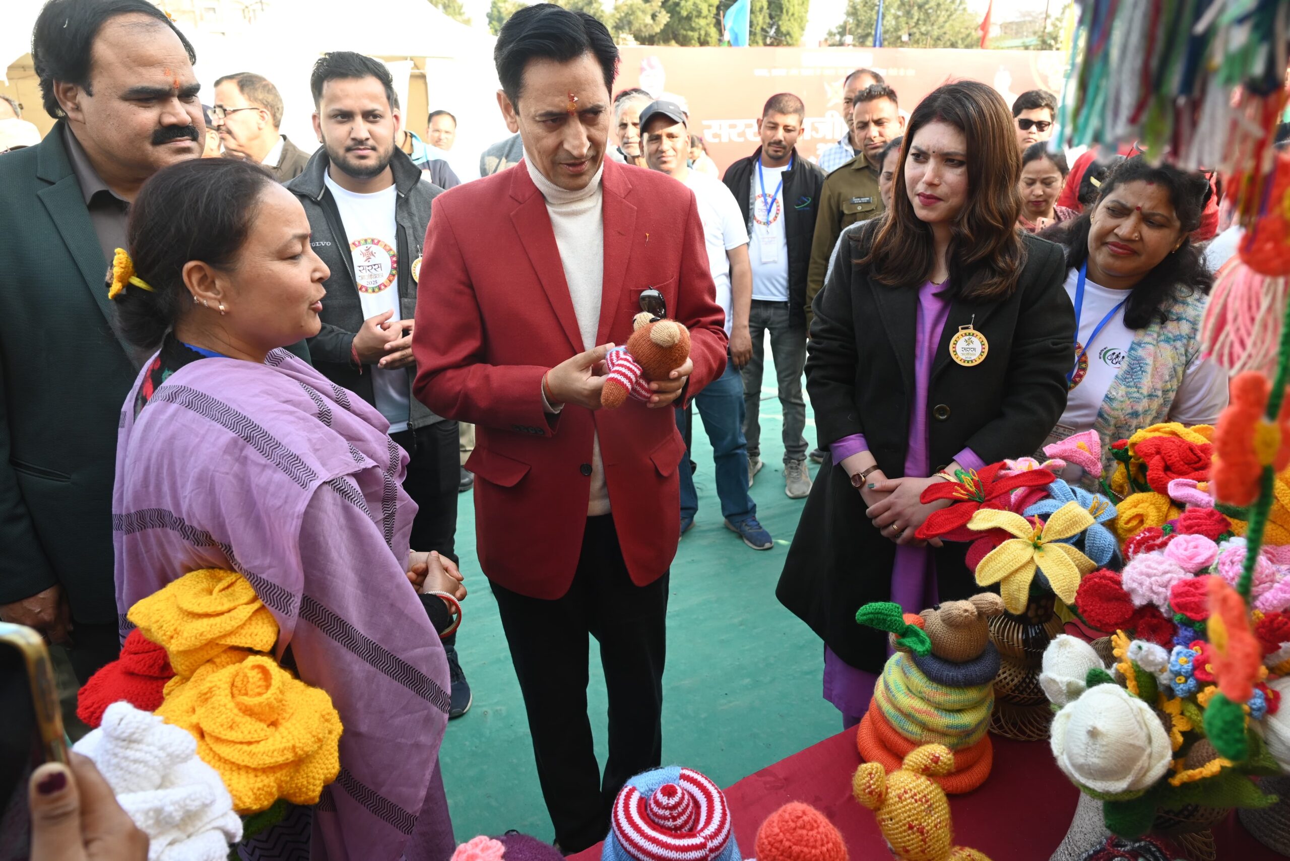 Haldwani: आयुक्त दीपक रावत ने किया हल्द्वानी में सरस आजीविका मेले का उद्घाटन, स्थानीय उत्पादों को मिला बड़ा बाजार