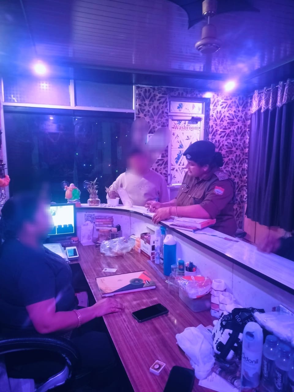 Nainital: एंटी ह्यूमन ट्रैफिकिंग सेल ने किया स्पा सेंटरों का औचक निरीक्षण, अनियमितताओं पर 60,000 का जुर्माना, एक सेंटर सील
